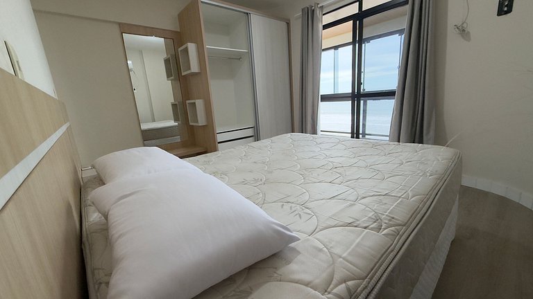 Apartamento Frente Mar em Meia Praia.
