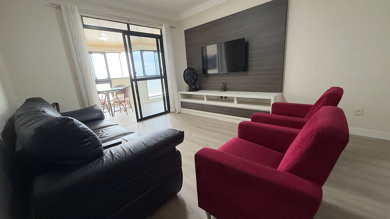 Apartamento Frente Mar em Meia Praia.