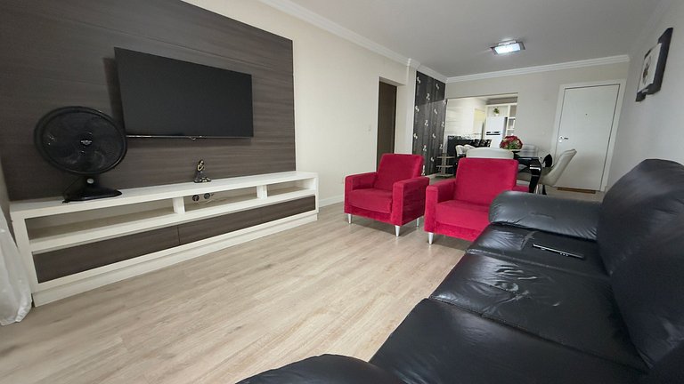 Apartamento Frente Mar em Meia Praia.