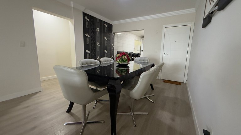 Apartamento Frente Mar em Meia Praia.