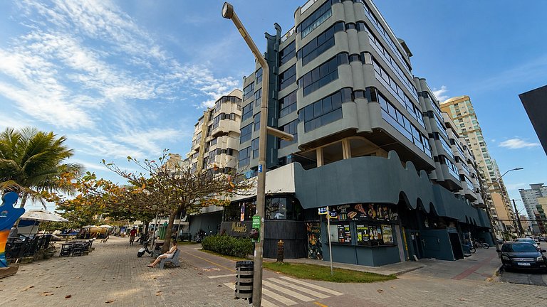 Apartamento Frente Mar em Meia Praia.