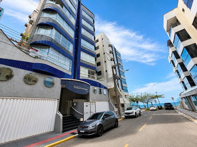 Apartamento 5 suítes na quadra mar!