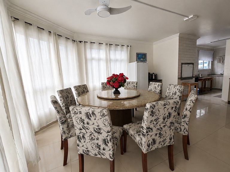 Apartamento 5 suítes na quadra mar!