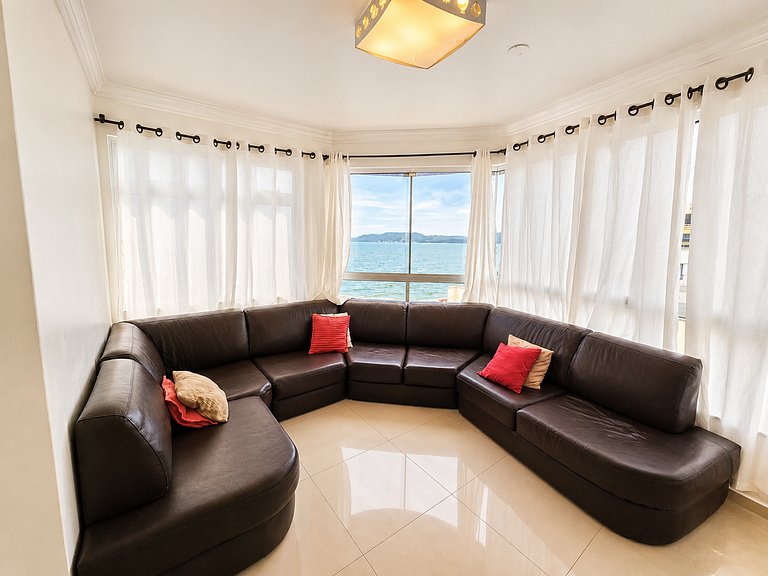 Apartamento 5 suítes na quadra mar!