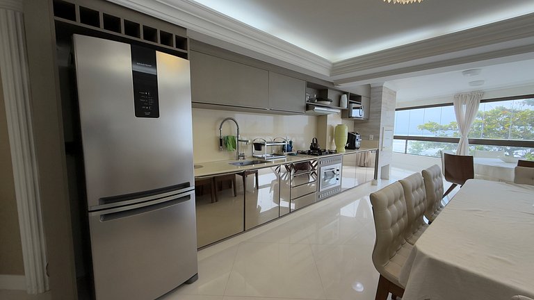 Apartamento 4 suítes Beira-mar