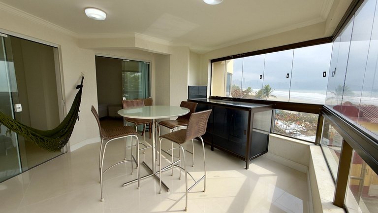 Apartamento 4 suítes Beira-mar