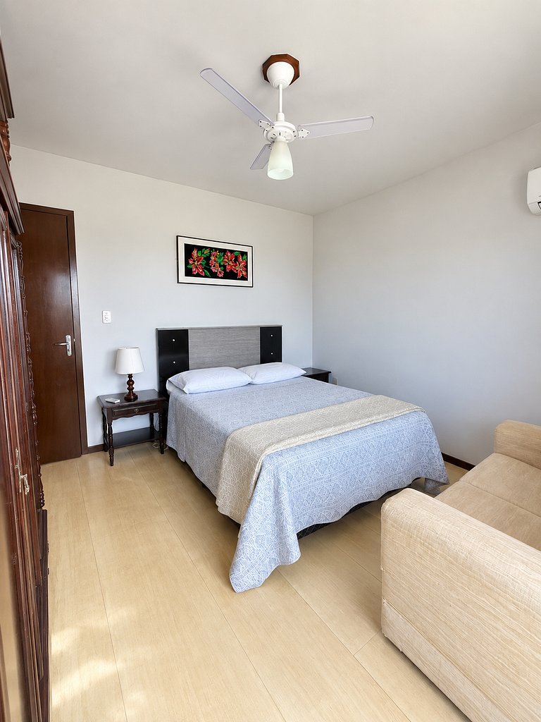 Apartamento 102 com linda vista mar