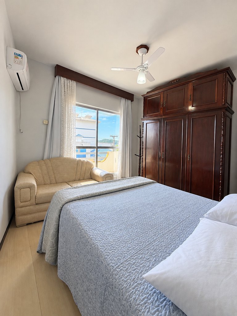 Apartamento 102 com linda vista mar