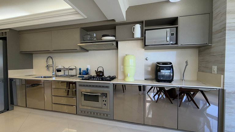 Apartamento 4 suítes Beira-mar