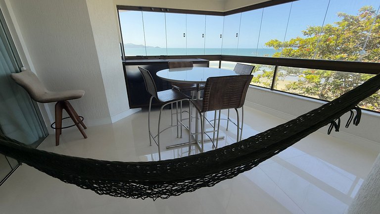 Apartamento 4 suítes Beira-mar